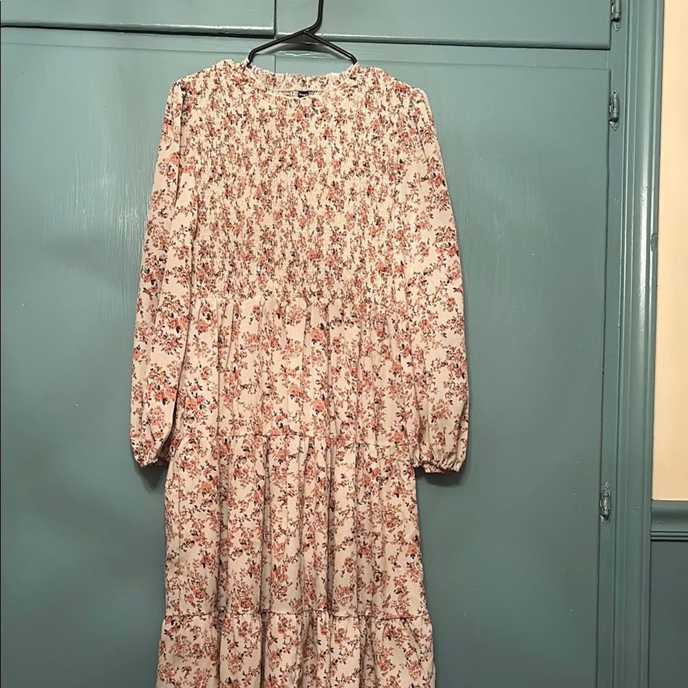 ON HOLD
Floral Long Sleeve Dress